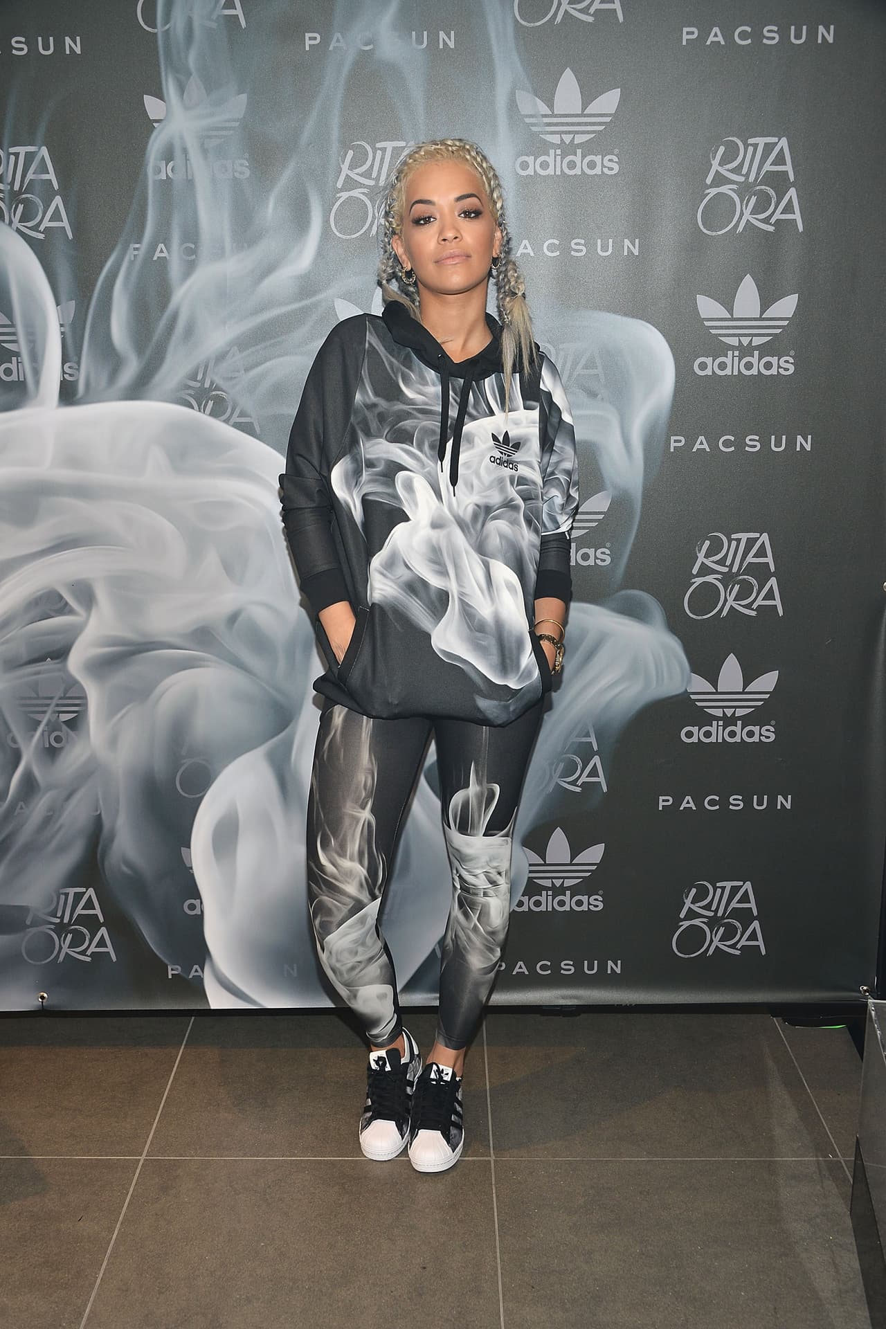 Las colecciones llevan por nombre 'Black',
<b><i> '</i></b>Pastel', 'Colorblock Packs', 'Spray' y 'Roses'.