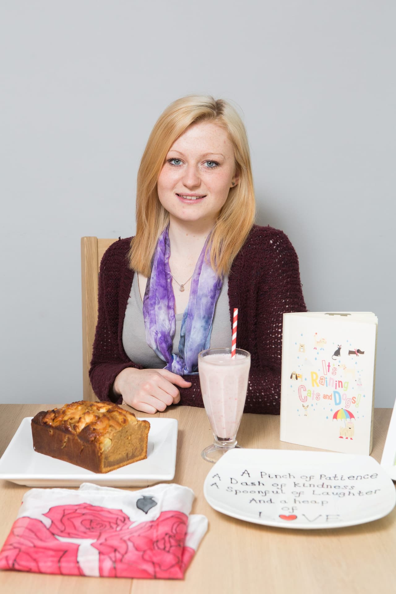 Nicola también tiene su propio negocio de artesanías con frases inspiradoras y positivas.