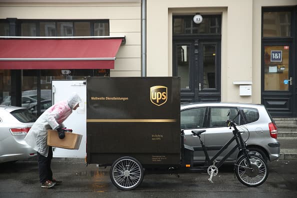 Durante 3 meses recibió en su apartamento correspondencia dirigida a UPS, ahora es acusado de estafa