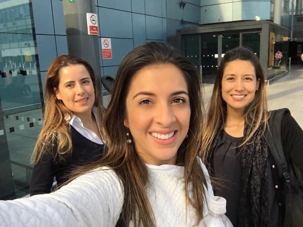 Maity hizo una rápida parada en Londres antes de llegar a su primera escala.