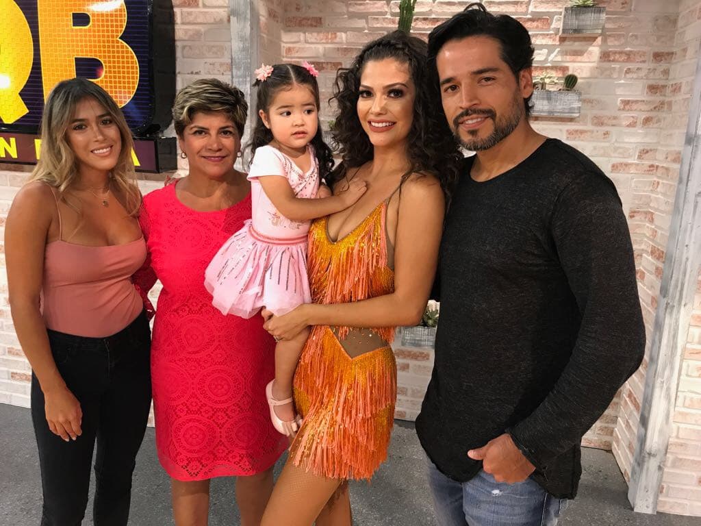 Junto a la conductora también estuvieron su esposo Luis Carlos Martínez, su suegra María Goretti y su cuñada Andree Martínez.