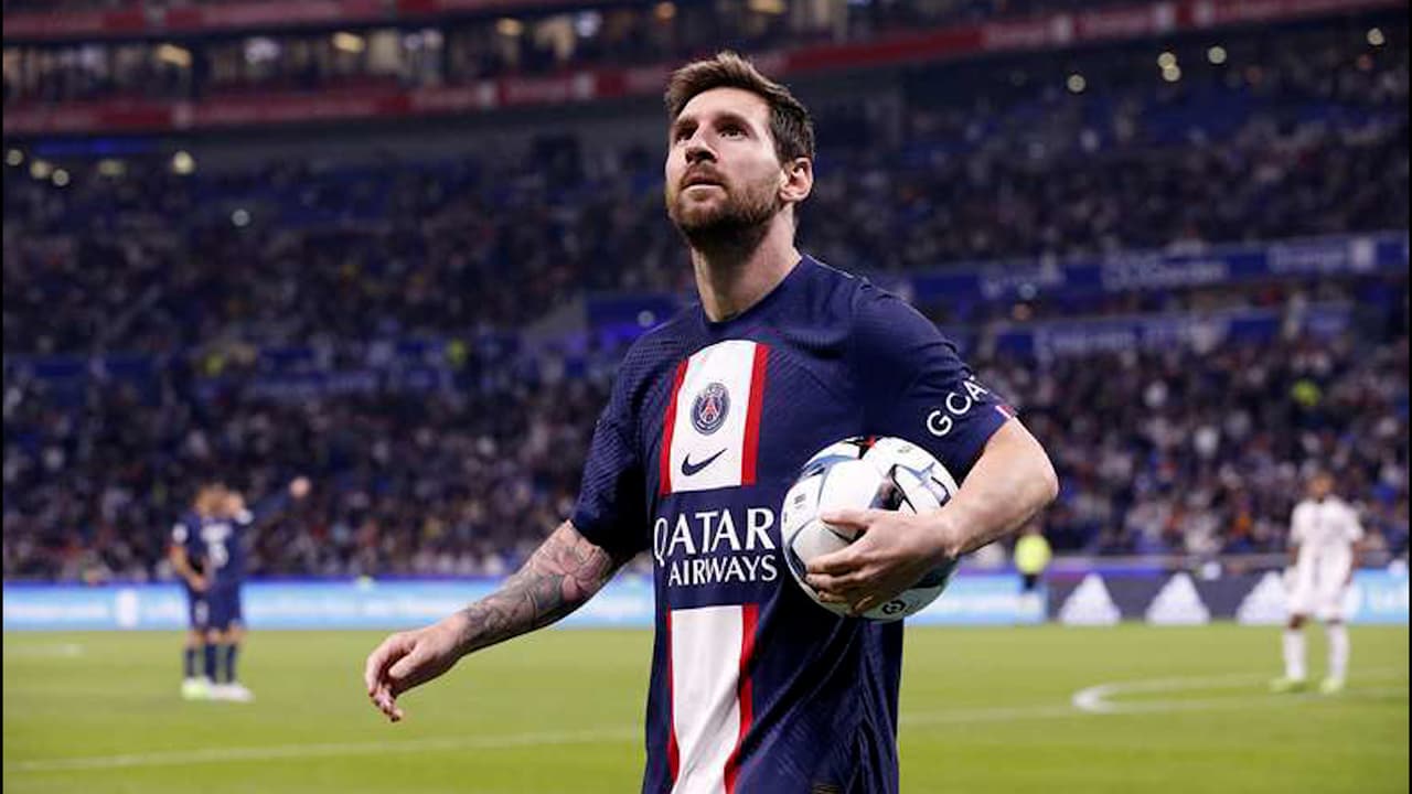 PSG hace oficial salida de Lionel Messi, "el mejor jugador de la historia"