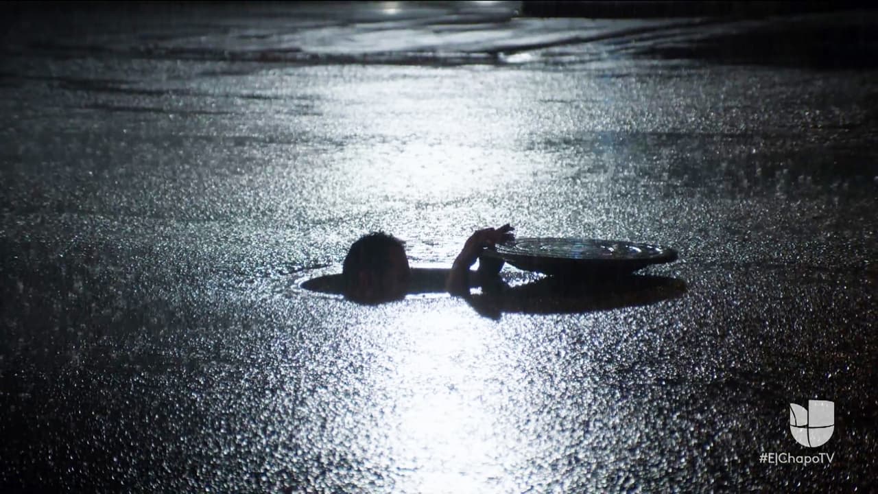 Gracias a un nuevo túnel, él y uno de sus fieles escaparon del ataque y salieron por una coladera a las calles de Sinaloa.