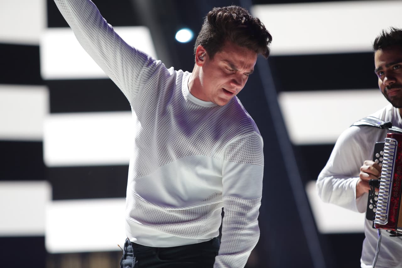 El vallenatero Silvestre Dangond fue otro de los artistas que llegó a los ensayos de Premios Juventud.