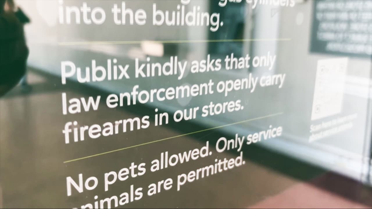 Publix cambia política sobre porte de armas abierto en sus tiendas de Florida, según anuncios en sus tiendas