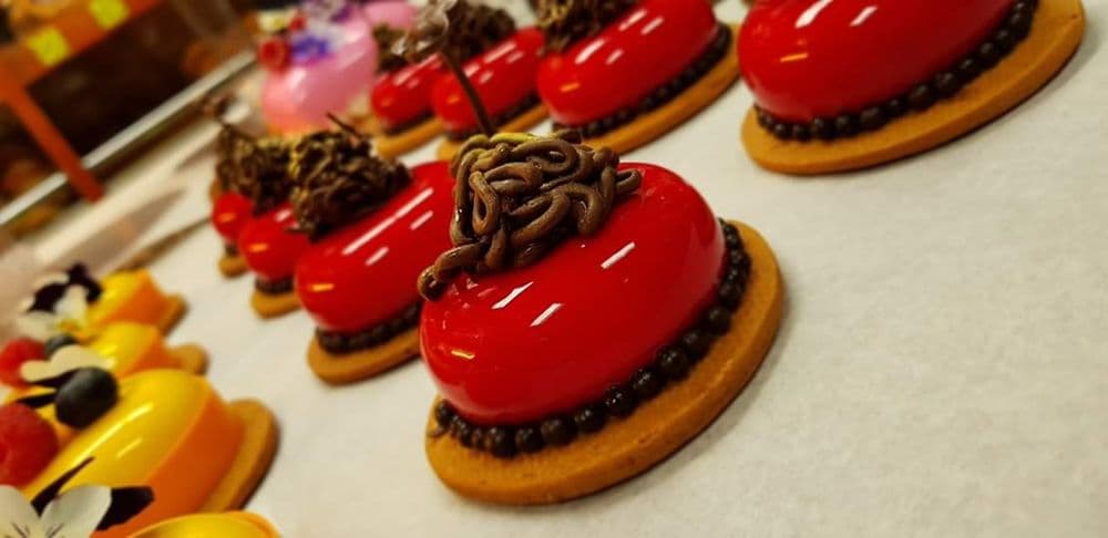 <b>Panadería La Castellana </b>
<br>
<b>Dirección</b>: 3801 Wake Forest Hwy. Durham, NC
<br>
<b>Teléfono</b>: (919) 292-5618
<br>
<b><a href="https://www.yelp.com/map/panaderia-la-castellana-durham">Cómo llegar</a></b>
<br>
<br>Panadería que ofrece delicias colombianas y otros productos, incluidos pasteles.