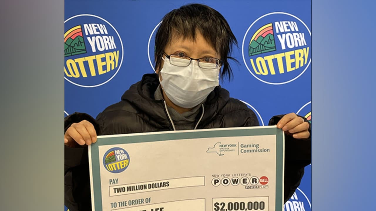 Vecina de Queens cobra premio de 2,000,000 de dólares en sorteo de PowerballChi Lee Lee vecina del área de Elmhurst, en Queens, obtuvo el segundo premio en el sorteo del pasado 26 de febrero de Powerball.La mujer compró el boleto de Powerball e invirtió un dólar extra para poder jugar el Powerplay que le permitió multiplicar el premio original de $1,000,000 por dos.La lotería de Nueva York informó que luego de impuestos, la afortunada ganadora recibió una suma de 1,224,481 dólares.