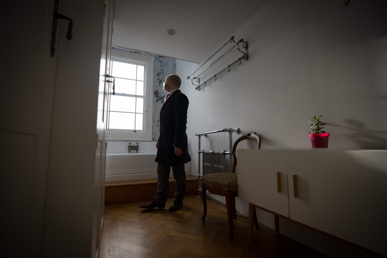 Gracias a sus características "únicas" de la época y las innovaciones eclécticas del interior, la casa puede gustar a compradores "bohemios". "Los anteriores propietarios dejaron su propio rastro. Es un poco la magia de Londres", agregó Myers.
<br>