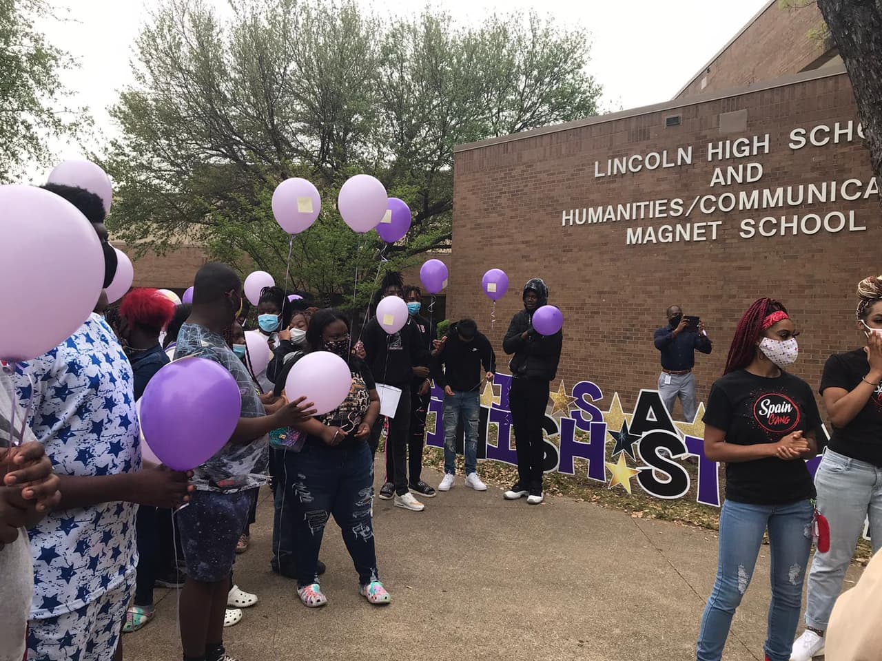La preparatoria Lincoln High School fue designada como el centro para dar inicio a la campaña "Finish Strong '21".
<br>
