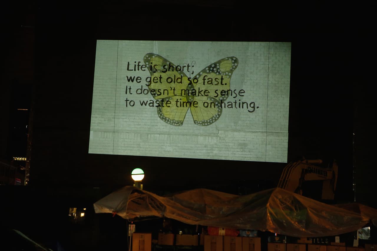 "La vida es corta, envejecemos rápido. Es ilógico perder tiempo odiando".