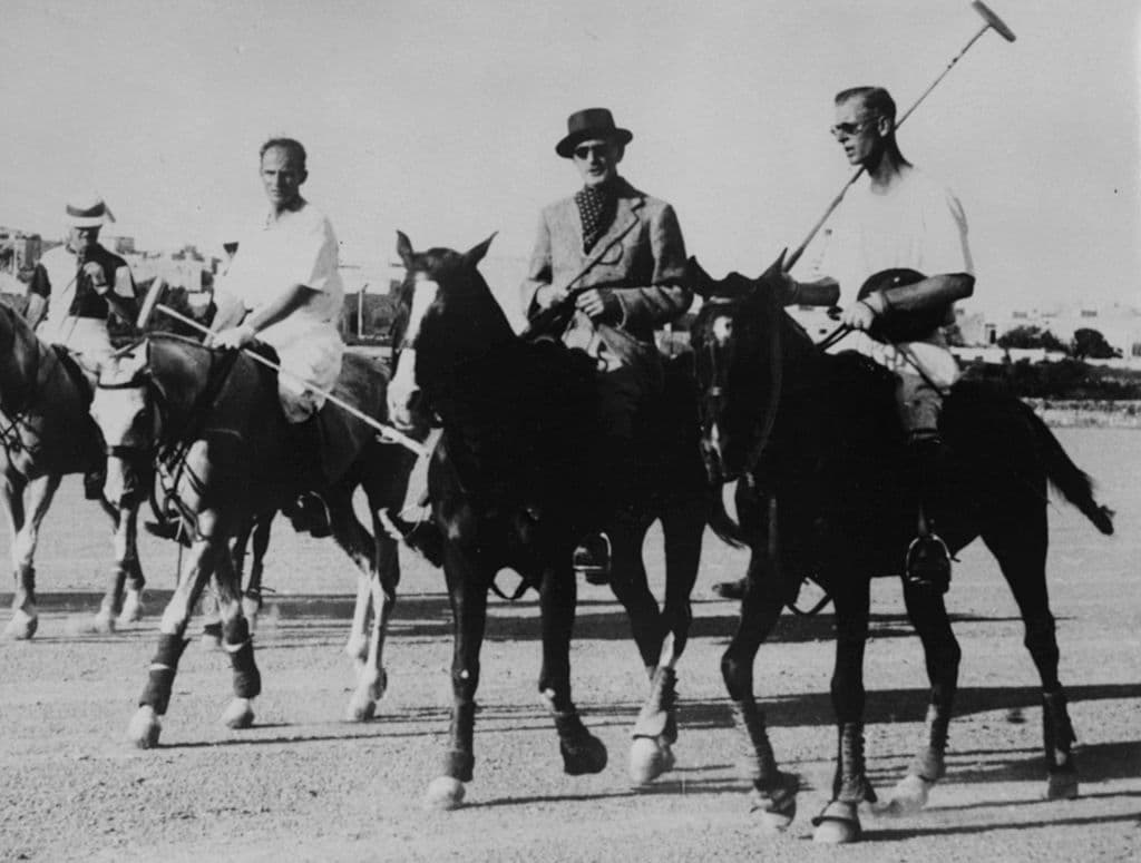 <b>Polo. </b>En la imagen vemos a un joven príncipe Felipe con su equipo de polo en una competición en Malta en 1950.