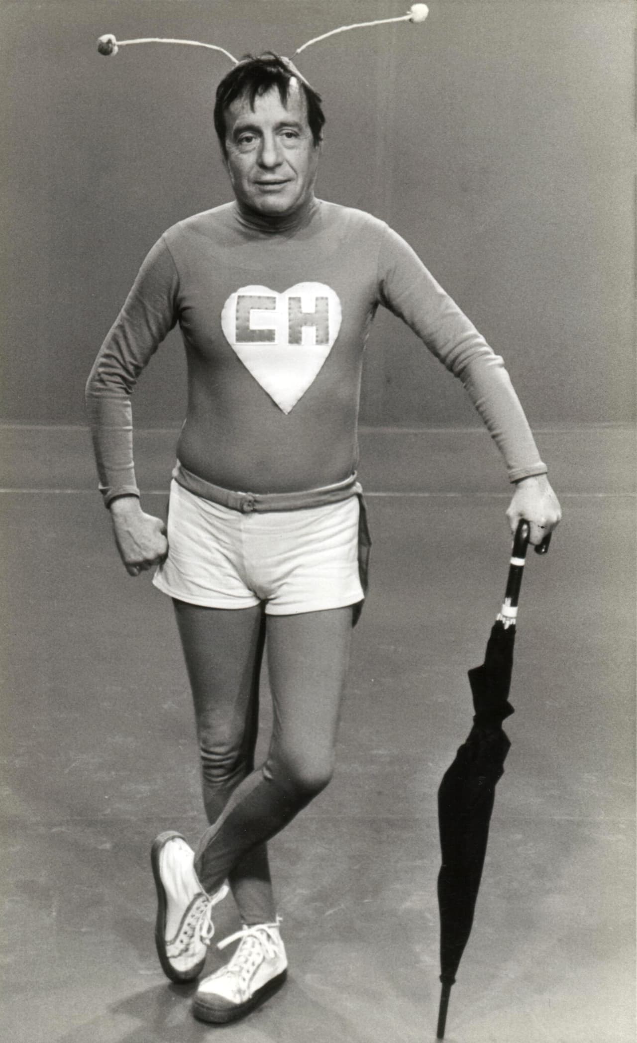 Bueno, Chespirito en varios ocasiones explicó que se debía a que todos debemos hacer las cosas con amor.