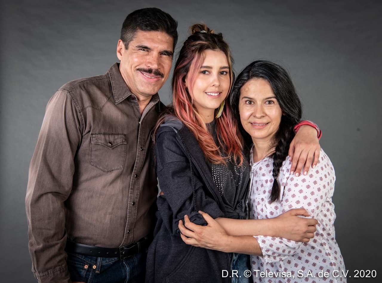 El actor 
<b>Alberto Estrella</b> interpreta a Vicente Durán un hombre controlador y agresivo con su esposa e hijas. 
<br>