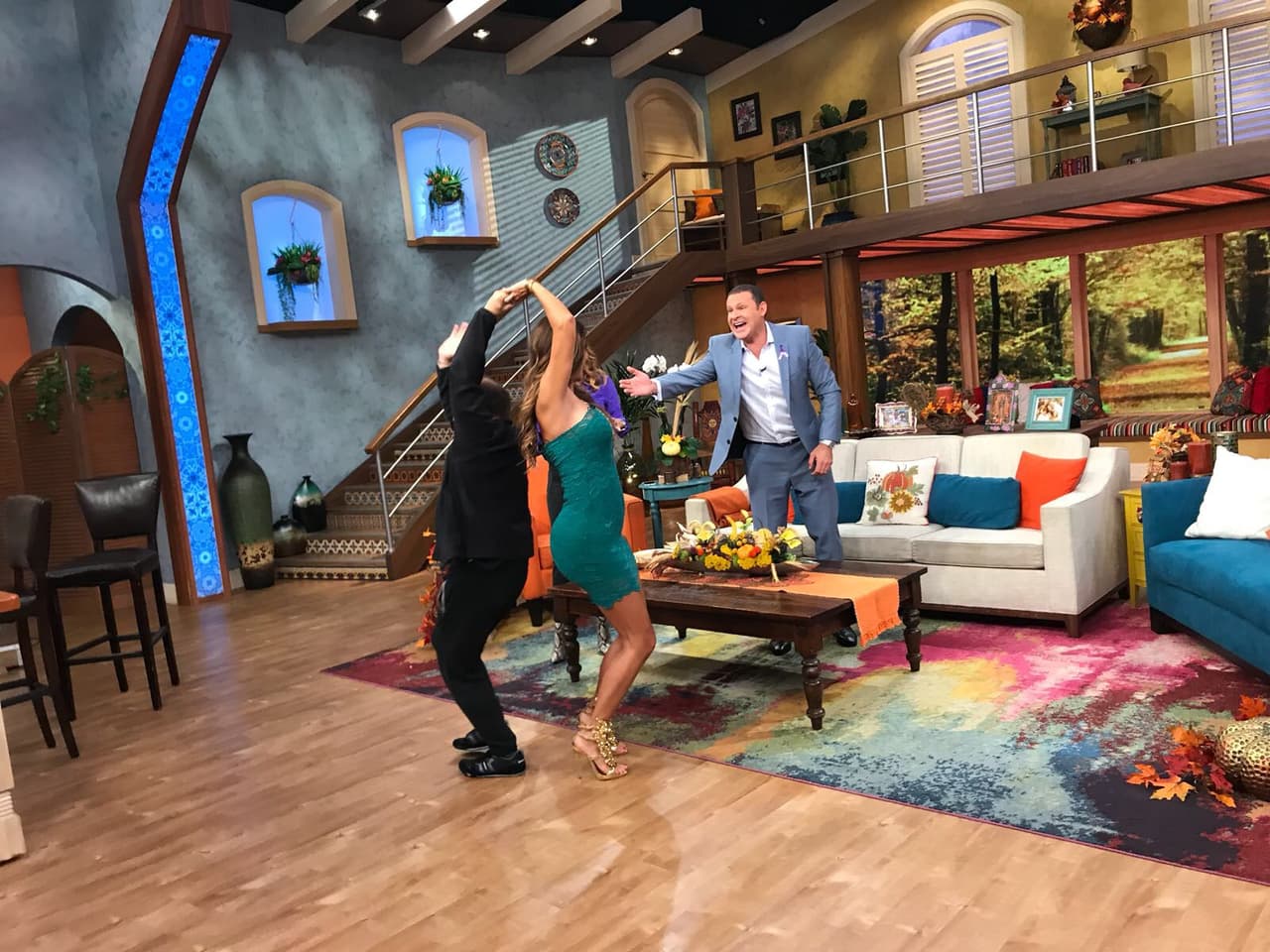 Con vueltecita y todo terminamos este baile. Ninel tenía muchas cosas que contarnos esta mañana.