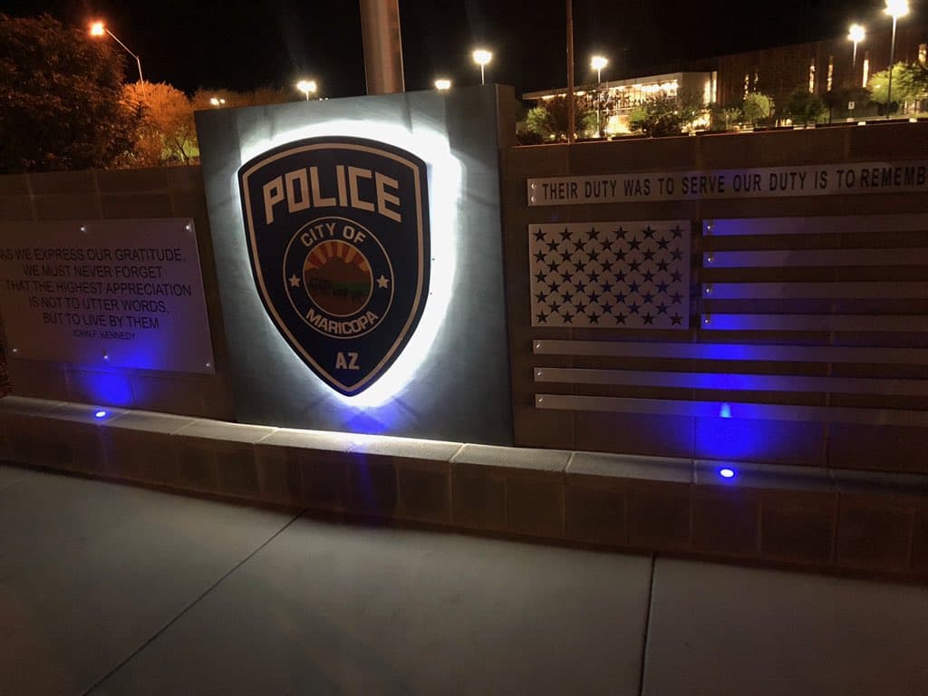 “¡Los hombres y mujeres del Departamento de Policía de Maricopa están con usted!”, publicó el departamento de policía vía Twitter.
<br>