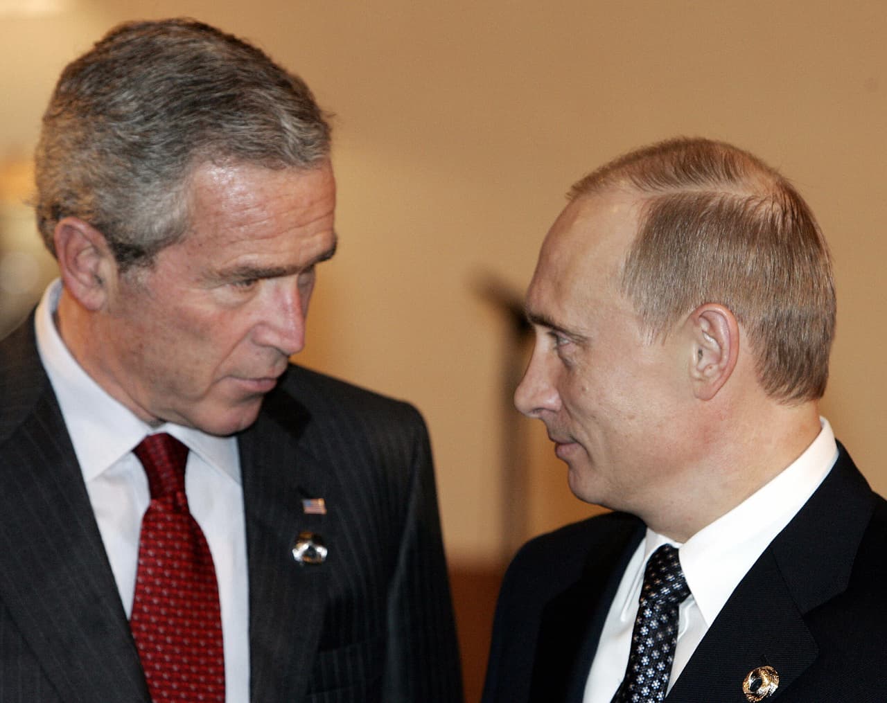 La cumbre de la APEC de noviembre de 2005 juntó otra vez a los mandatarios. Esta vez en Busan, Corea del Sur.