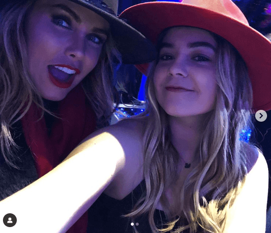 En octubre de 2019, Sabine Moussier presumió en su perfil de Instagram una fotografía en la que aparece con su hija en su primera alfombra roja juntas.