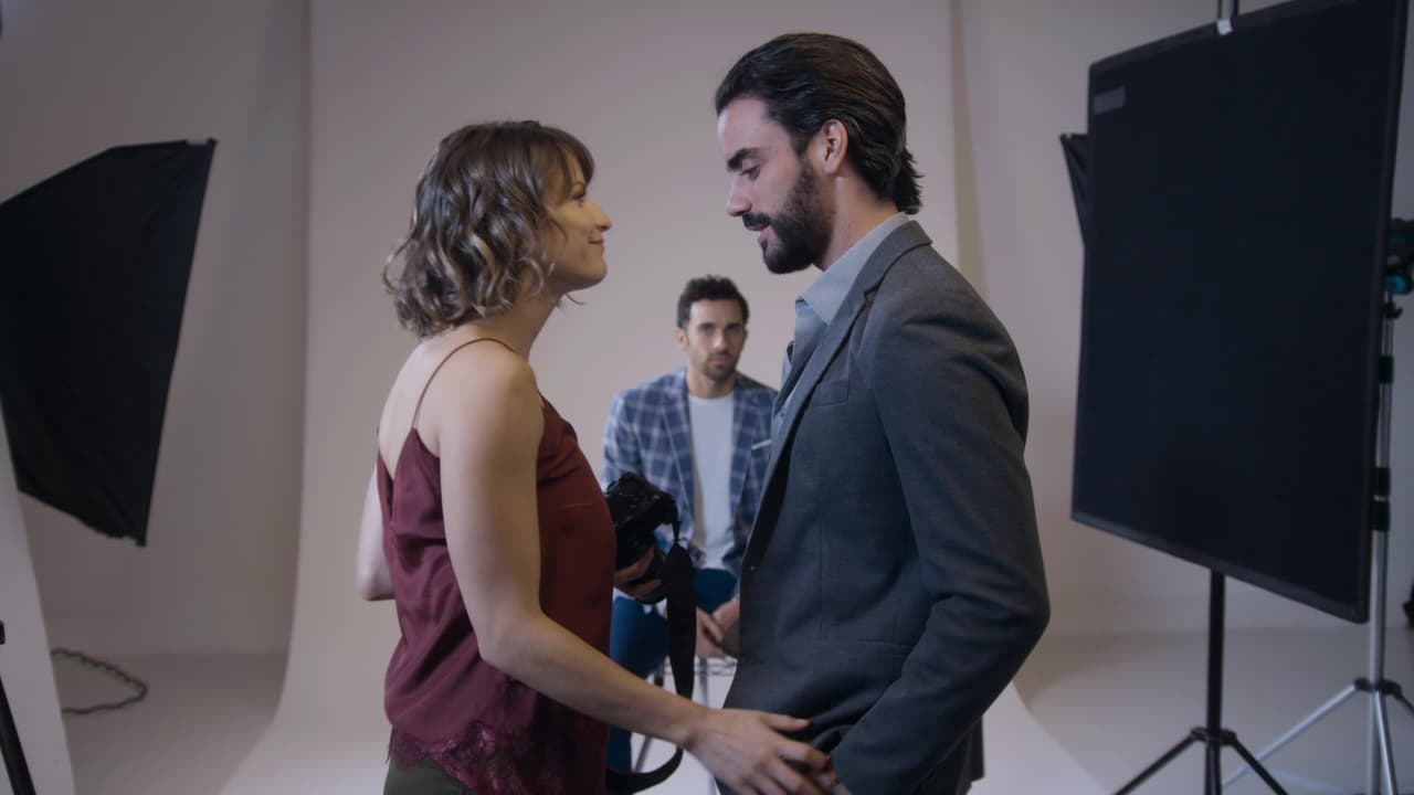 Alejandro ha sido todo un profesional al mostrar que sí siente algo por ella frente a los ojos de todos, incluso de su pareja, Miguel Terranova, quien no termina de aceptar el plan tramado por él y Catalina.