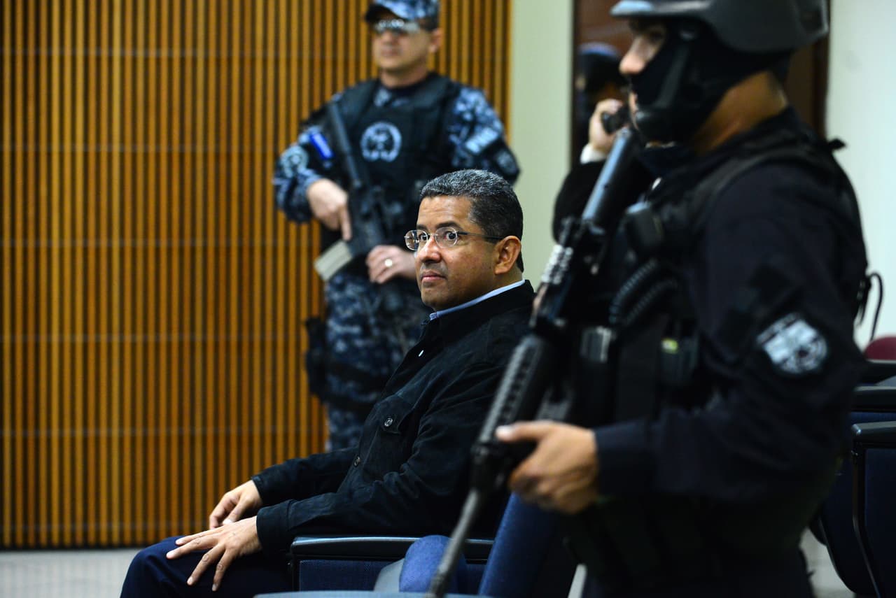 Expresidente salvadoreño en audiencia por corrupción