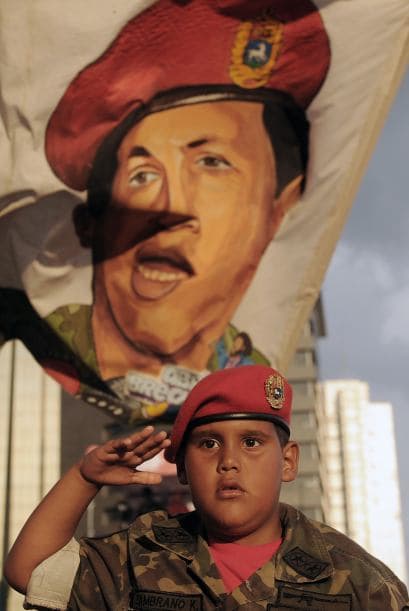 Y hasta niños se han contagiado de culto a Chavez.