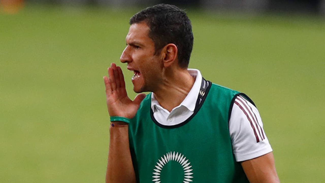 Jaime Lozano se visualiza escuchando el himno en Tokyo 2020 y colgándose la medalla de oro