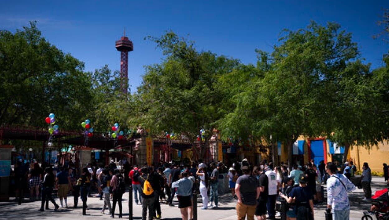 Amenaza de bomba, la razón tras la apertura tardía del parque Six Flags Magic Mountain