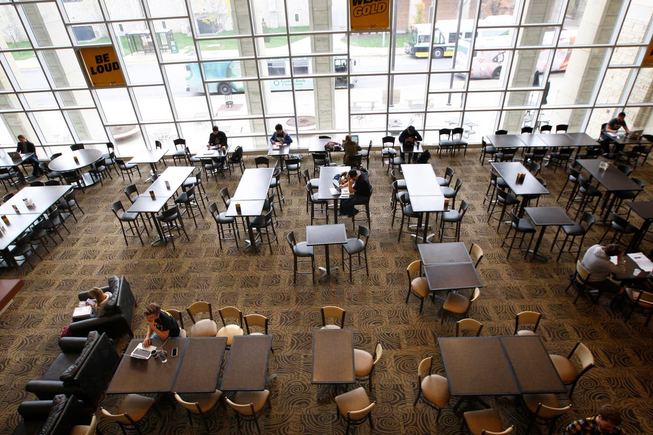 Arrestan a estudiante que lanzaba amenazas racistas en la Universidad de Missouri