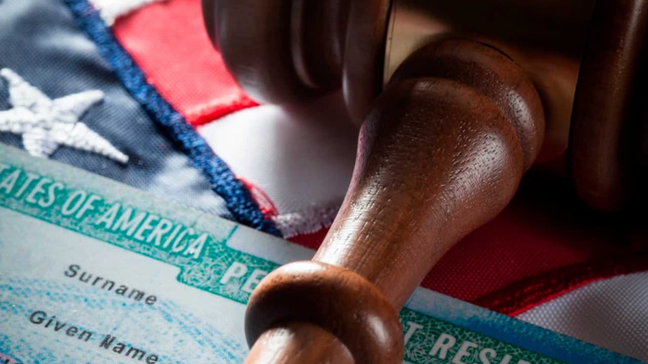 ¿La nueva regla de carga pública otorga discreción para negar la residencia y una visa?: Abogado de Inmigración responde
