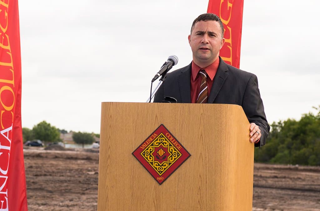 Darren Soto. Representante demócrata por el distrito 9 de Florida en el Congreso.