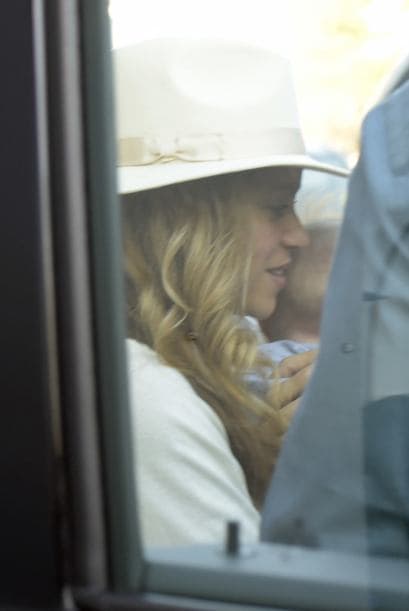 Shaki intentó ocultar al pequeñín de las cámaras.