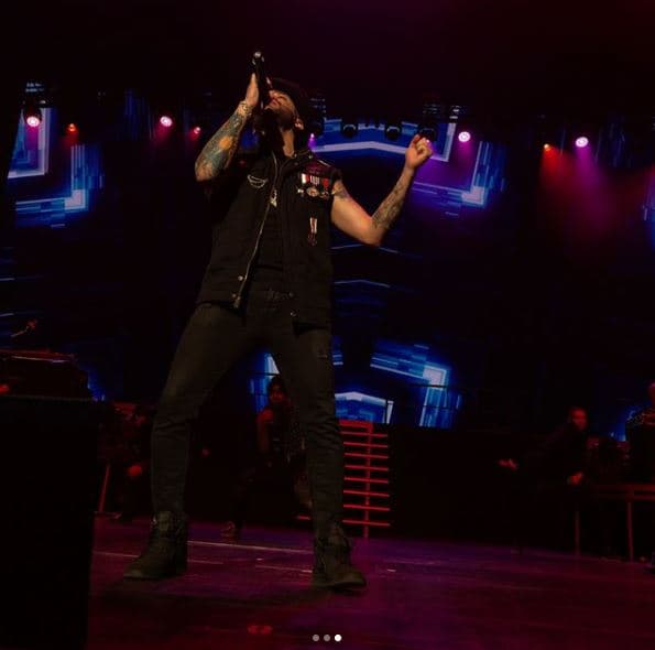 Nacho interpretó temas como 'No te vas' y 'Bailame', pero el éxtasis llegó cuando el cantante interpretó el tema 'Tu angelito', éxito que lo llevó a la fama cuando formaba parte del duo 'Chyno y Nacho'.