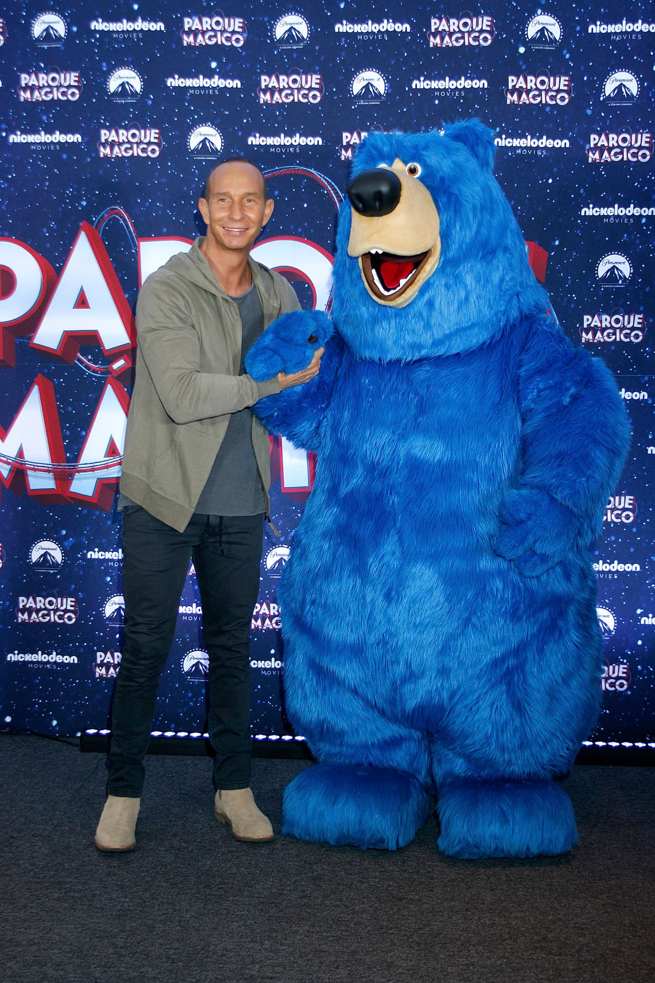 "He sido como su productor, sin embargo, ahorita la acerqué con otros productores. Somos varios autores trabajando ahí".