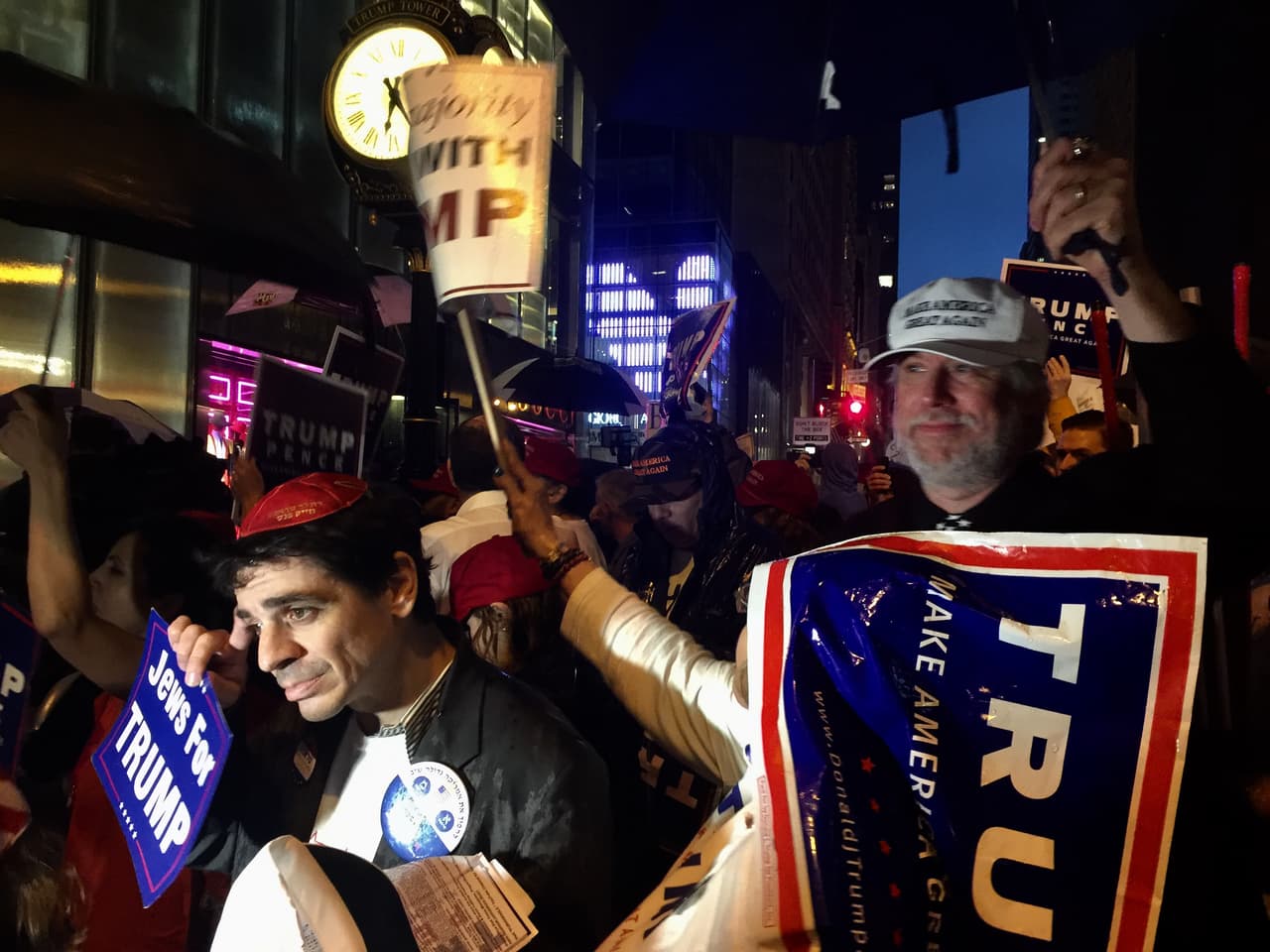 En Nueva York, los seguidores de Donald Trump le disculpan sus comentarios sexistas