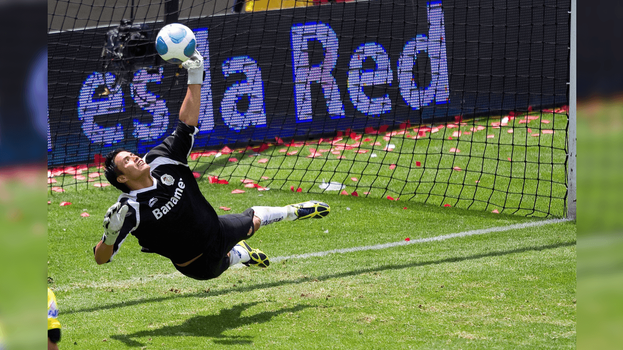 <b>Santa voltereta</b>
<br>Santos lo estaba ganando 3-1 antes de comenzar la cuarta ronda de tiros penales. Sin embargo, Matías Vuoso, Carlos Morales y Fernando Arce fallaron en fila, combinado con los aciertos de Novaretti, Romagnoli y Dueñas, así se coronó el conjunto escarlata.
