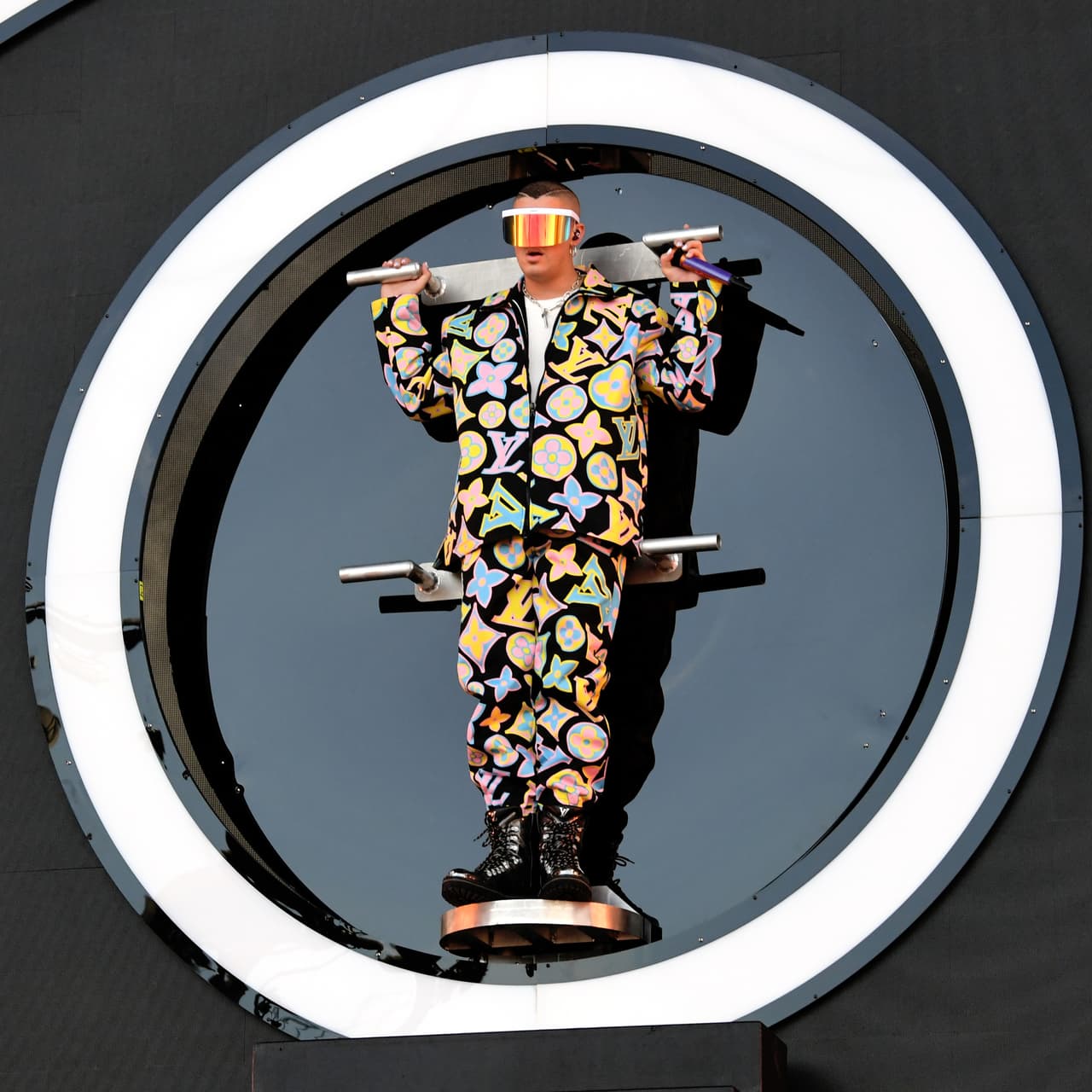 La idea de esta canción surgió cuando los integrantes del grupo salieron a comer con el también puertorriqueño, desde entonces planearon hacer algo juntos.