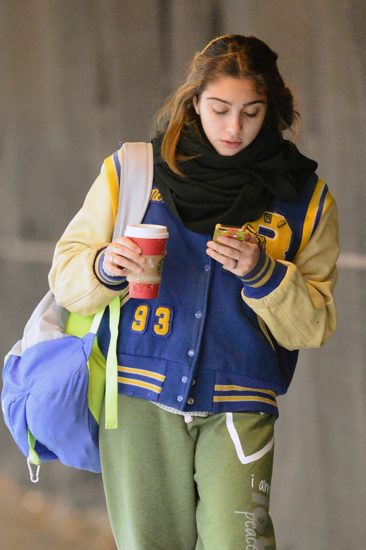 Probó con mechas en este amarillento color para salir de lo cotidiano.