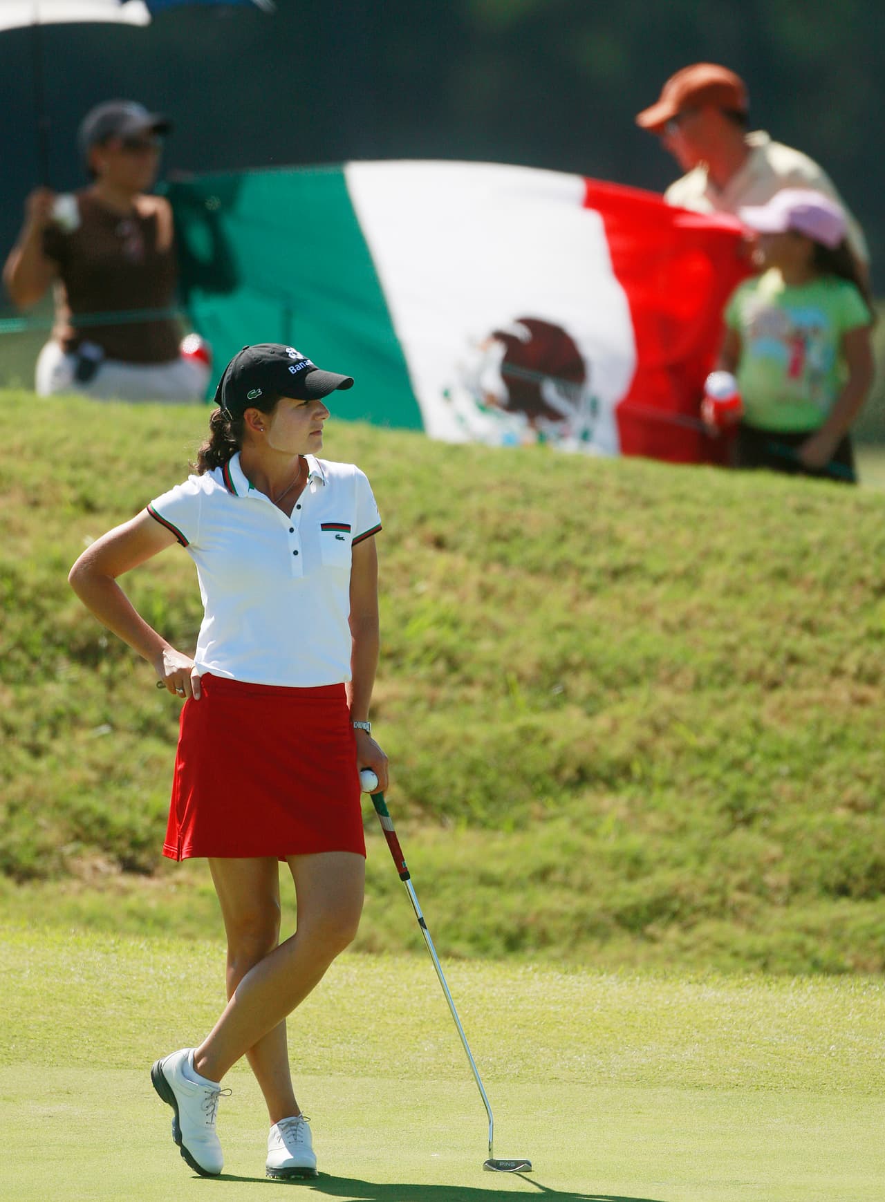 <b>LORENA OCHOA - </b>
<br>El golf parecía ser un deporte totalmente ajeno a los mexicanos, hasta que irrumpió la tapatía Lorena Ochoa, quien ganó 27 torneos de la LPGA, incluidos dos Majors, y se mantuvo como la número uno del ranking mundial de manera ininterrumpida desde 2007 hasta su retiro en 2010.
