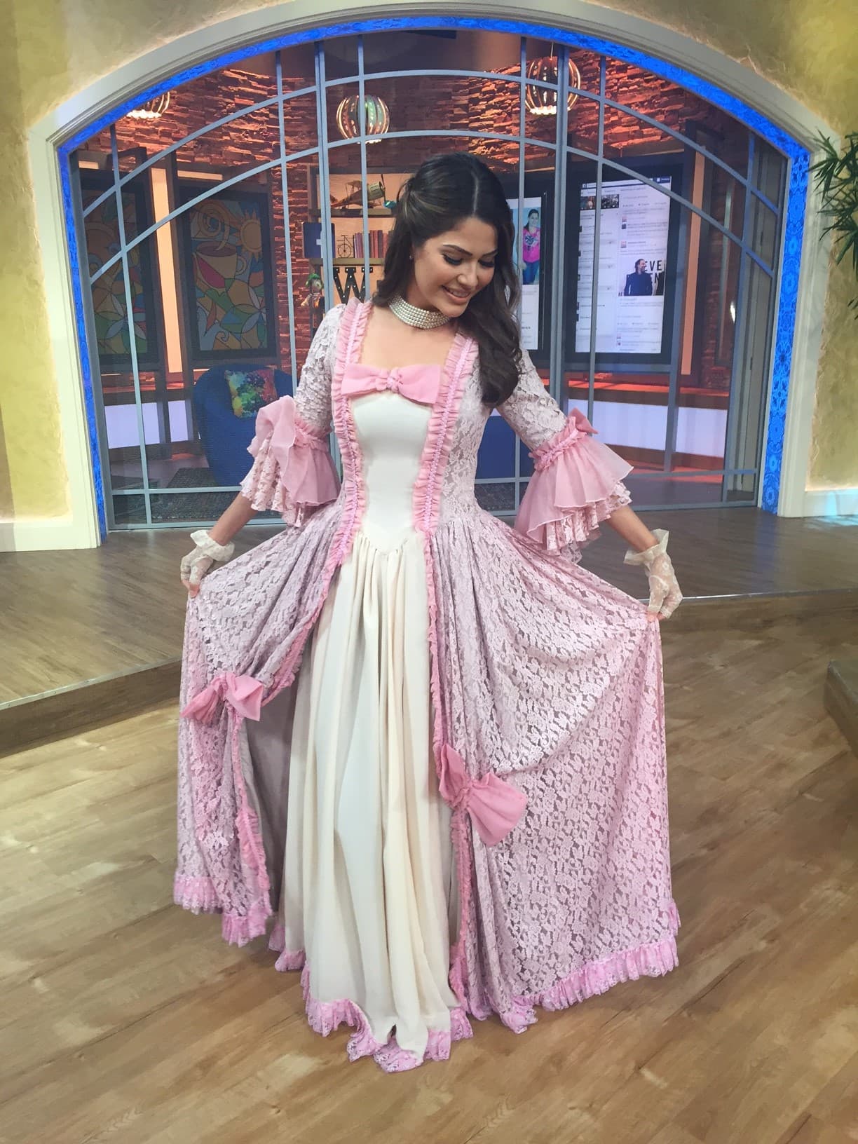 Ana luciendo en todo su esplendor su vestido.