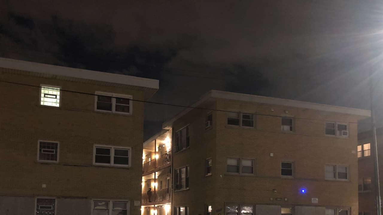 Muere una quinta persona en masacre en apartamentos en el noroeste de Chicago