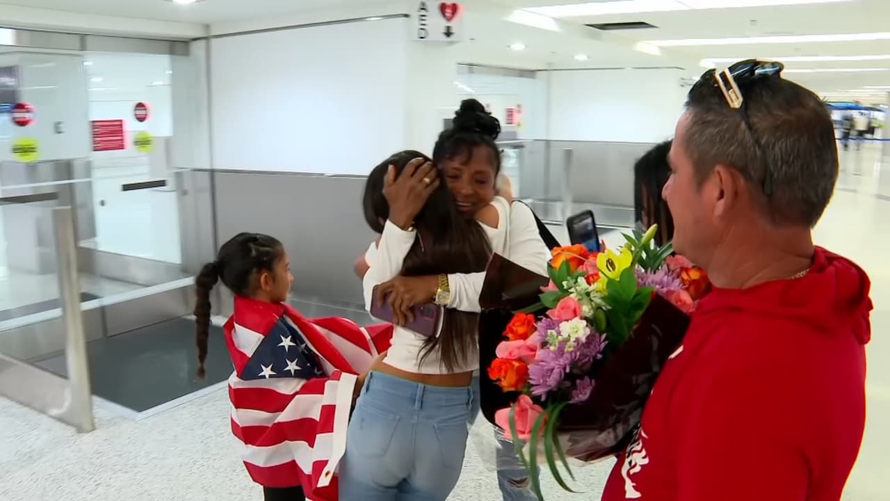 “Siempre fue un sueño”: cubana se reúne con su familia en Miami tras obtener visa de turismo