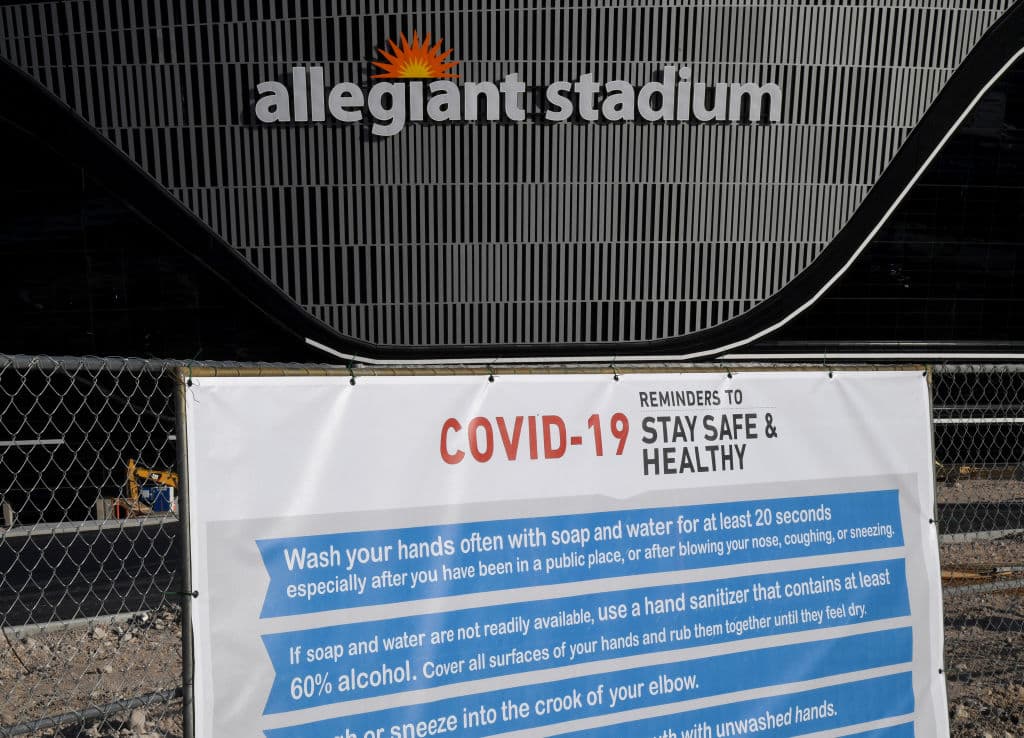 El Allegiant Stadium, nueva casa de Las Vegas Raiders, recibe los últimos detalles para ser estrenado la siguiente temporada de la NFL.