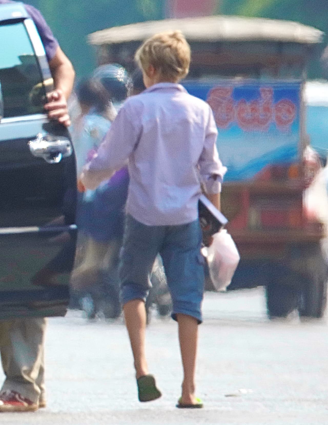 Shiloh, retirándose del lugar.