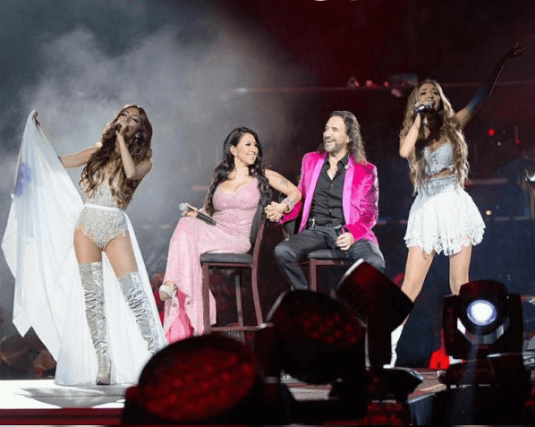 Por su parte, Marco Antonio Solís "El Buki" tiene tres hijas: Beatriz Adriana, Marla y Alison.