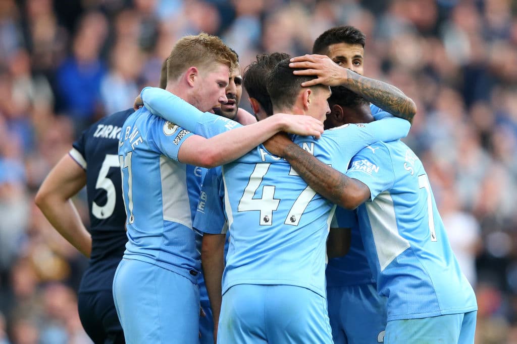 Liverpool golea 0-5 al Watford, Manchester City hace lo suyo y vencen 2-0 al burnley, Norwich City empata en casa frente al Brighton & Hove Albion, Chelsea vence por la mínima al Brentford y Southampton vence 1-0 al Leeds United.