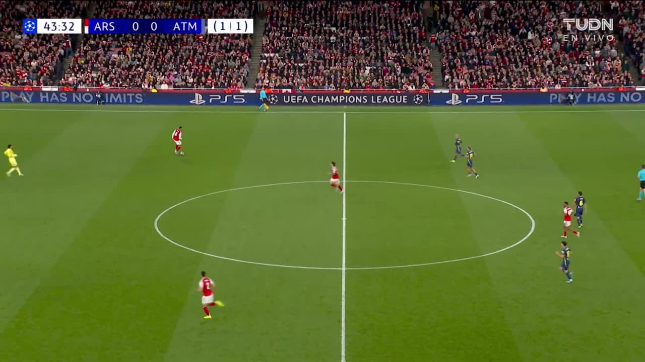 ¡GOL!  anota para Arsenal. Bukayo Saka