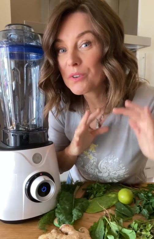 Cuando la actriz echa a volar su creatividad en la cocina, lo hace con la sensación de que su madre la acompaña. 
<br>