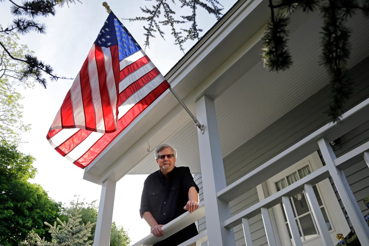 Otro que anhela que el gobierno tome medidas contundentes es Paul Kusiak, padre de dos exadictos. “
<b>Espero que el presidente cumpla con las promesas que hizo durante la campaña</b> en las que aseguró que quería ayudar a familias como la mía a evitar a este tipo de experiencia. Intento desesperadamente tener fe y creer en su palabra”, declaró en mayo. 
<b>Aún queda mucho por hacer: el problema está lejos de resolverse. </b>