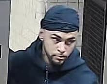 Publican la foto del sospechoso que disparó a un hombre en plena calle y casi hiere a dos niños: frecen $3,500 de recompensa