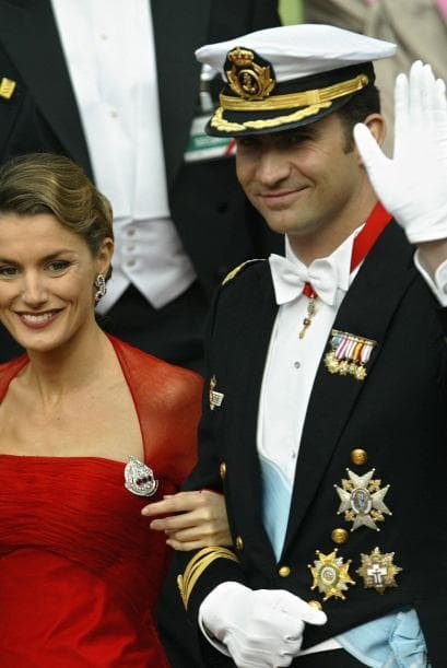 Pese a los presagios adversos, la pareja celebrará el mes entrante 14 años de matrimonio. Letizia, quien abandonó su carrera por el amor, se ha convertido en un referente de la moda y en la estricta mamá de Leonor y la Sofía, a quienes solo deja ver la televisión y usar el internet durante los fines de la semana.