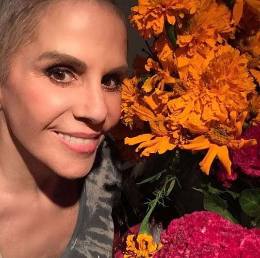 "Me expuso lo fuerte que soy, o sea, de pronto tú crees que eres súper indispensable en la vida, que tú vas para alla y lo único que importa es para donde tú vas y la vida te dice no, te me quedas aquí sentada, no puedes ir a donde ibas. Y te das cuenta que tampoco es tan grave, si yo me muriera en este momento la vida sigue y de verdad cuando comienzas a poner esas cosas en la balanza y dices, somos una mirruña del universo, es un regalo diario la vida", confesó.